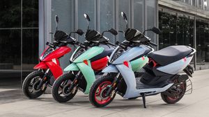 Ather Energy ने अपने ग्राहकों को दी बड़ी सौगात! सिर्फ 60 मिनट में होगी स्कूटर की सर्विस 