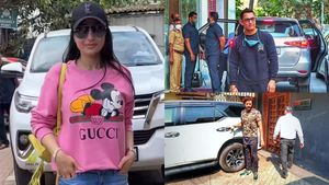 सिर्फ पॉलिटिशियन ही नहीं, बॅालीवुड की इन मशहूर हस्तियों की भी पसंदीदा है Toyota Fortuner, जानें कीमत और फीचर 