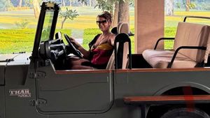 Mahindra Thar में फैमिली के साथ घूमती नजर आईं ये फेसम Pop Star, आनंद महिंद्रा ने इस अंदाज में दिया रिएक्शन