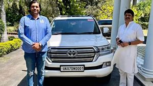 बाहुबली विधायक 'राजा भैया' का लाइफस्टाइल है बेहद आलीशान, लग्जरी कारों का कलेक्शन देख हैरान हो जाएंगे आप! 