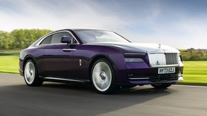 Rolls Royce ने भारत में लॉन्च की अपनी पहली इलेक्ट्रिक कार, जानिए 7.5 करोड़ की इस कार में क्या-क्या है खास?
