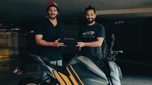 साउथ सुपरस्टार Dulquer Salmaan ने ली Ultraviolette F77 Mach 2 इलेक्ट्रिक सुपरबाइक की डिलीवरी, जानें कीमत? 