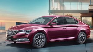 भारत में Skoda Superb लग्जरी सेडान की हुई वापसी, लेटेस्ट फीचर्स और पावरफुल इंजन से है लैस, जानें कीमत 