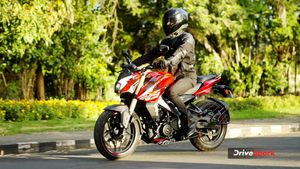 Bajaj Pulsar NS400Z Review: चलाने में कैसी है बजाज की नई स्ट्रीटफाइटर बाइक? जानें डिजाइन से फीचर्स तक सबकुछ...