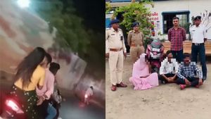 चलकी स्कूटी पर युवती को गोद में बिठाया..फिर शुरू हो गया कपल! VIDEO वायरल होने पर पुलिस ने सिखाया सबक!