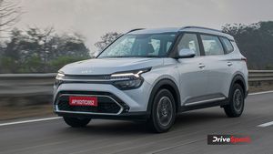 Kia की कारों की जबरदस्त डिमांड! June 2024 में बिकी 21 हजार से ज्यादा यूनिट, मात्र 8 लाख में घर ले आएं नई कार