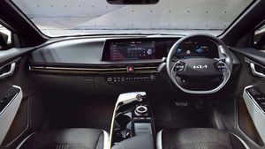 मात्र 1 लाख 29 हजार में घर ले आएं 69 लाख की लग्जरी कार..KIA का ये ऑफर सुन तुरंत शोरूम दौड़ पड़ेंगे आप!