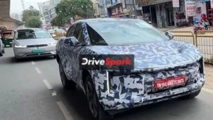 Mahindra लाने जा रही है नई धांसू इलेक्ट्रिक कार! टेस्टिंग के दौरान हुई स्पॉट, जानिए क्या होंगी खूबियां...