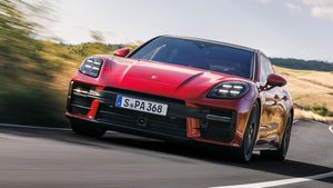 Porsche की दमदार और लग्जरी कार Panamera GTS भारत में हुई लॉन्च, जानें कीमत से लेकर फीचर्स तक सबकुछ