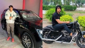Neeraj Chopra Car Bike Collection: नीरज चोपड़ा करते हैं इस कार-बाइक की सवारी, तभी तो सभी के दिलों के हैं धड़कन
