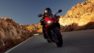 Triumph Daytona 660: भारत में लॉन्च हुआ ट्रायम्फ की सबसे शक्तिशाली सुपरबाइक, जानें कीमत और बुकिंग डिटेल्स