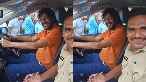 इस बॉलीवुड स्टार ने Driving Licence के लिए किया 43 साल का इंतजार! 18 की उम्र में नहीं पास कर पाए थे टेस्ट