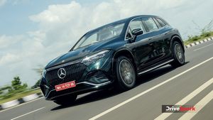 2024 Mercedes EQS SUV Video Review: क्या यह वाकई लग्जरी इलेक्ट्रिक कारों का बादशाह है? वीडियो देखकर खुद समझें