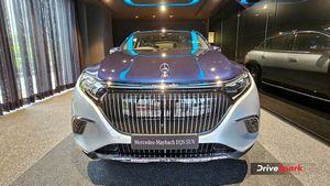 Mercedes-Maybach EQS 680: भारतीय सड़कों पर दिखेगा लग्जरी इलेक्ट्रिक SUV का जलवा, जानें इसके आधुनिक फीचर्स