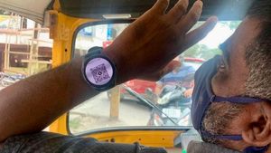 Bengaluru के हाईटेक ऑटो ड्राइवर का कमाल! स्मार्टवॉच से वसूल रहा किराया, रेल मंत्री भी हुए फैन