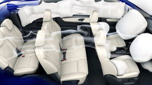 ऐसा करने पर जानलेवा बन जाते हैं Airbags! कार चलातें हैं, तो जान लीजिए Life Saving Tips