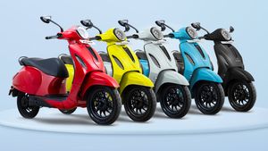 Bajaj Chetak Electric Scooter: अभी के वक्त के लिए कौन सा वेरिएंट है सबसे बेहतर, नया स्कूटर लेने से पहले समझ 
