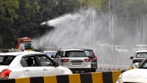 Delhi Pollution: बढ़ते प्रदूषण के बीच Delhi-NCR में लागू हुआ GRAP-II, अब इन गाड़ियों की खैर नहीं.. 