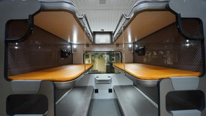 टच करते ही खुल जाएगा नई वंदे भारत स्लीपर ट्रेन का दरवाजा, फीचर्स देख हवाई जहाज भूल जाएंगे