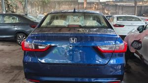 लॉन्च से पहले दिखी नई Amaze, जानिए पहले से कितनी बदली? 2024 Maruti Suzuki Dzire से होगा सीधा मुकाबला