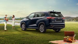 Toyota के लिए तुरुप का इक्का निकली ये कार! बिक्री के मामले में फॉर्च्यूनर को भी पछाड़ा 