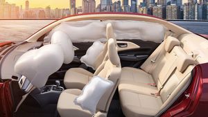 33.73KM माइलेज, सनरूफ और 5-स्टार सेफ्टी रेटिंग...इतने सारे ग्राहकों को Maruti की इस पॉपुलर कार से हुआ प्यार