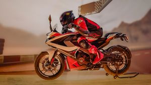 डिजिटल क्लस्टर और कई एडवांस फीचर्स के साथ नई Bajaj Pulsar RS200 लॉन्च, जानें प्राइस और स्पेसिफिकेशन