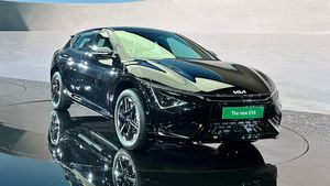 494 Km रेंज, पैनोरमिक डिस्प्ले और ADAS सेफ्टी; Kia ने पेश की नई Electric SUV, जानें खासियत