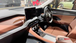 पैनोरमिक सनरूफ, लेवल 2 ADAS और 360-डिग्री कैमरा...Toyota Fortuner की नींद उड़ाने आ रही ये नई दमदार SUV!