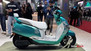 TVS के नए इलेक्ट्रिक स्कूटर से उठा पर्दा, 150km की रेंज और स्मार्टफोन कनेक्टिविटी सहित कई फीचर्स से है लोडेड