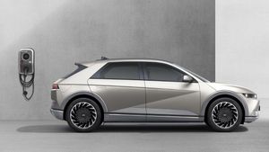 631 Km रेंज, 360 डिग्री कैमरा और ADAS सेफ्टी; इस प्रीमियम EV पर मिल रही 2 लाख की छूट