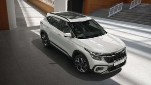 20 Km माइलेज, ADAS सेफ्टी और सनरूफ; इस प्रीमियम SUV पर मिल रहा 2.21 लाख तक का डिस्काउंट