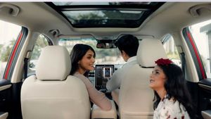 ADAS और पैनोरमिक सनरूफ जैसे प्रीमियम फीचर्स...बढ़ गई इस पॉपुलर 7-सीटर SUV की कीमत, लेकिन अभी भी है सबसे बेस्ट!