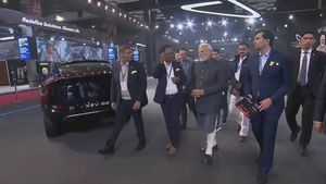 Auto Expo 2025 के उद्घाटन में PM मोदी बोले, 'इंडियन ऑटो इंडस्ट्री फैंटास्टिक भी है और फ्यूचरिस्टिक भी है'