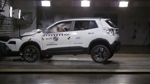 6 एयरबैग, पार्किंग कैमरा और सनरूफ! इस SUV को मिली 5-स्टार सेफ्टी रेटिंग, कीमत मात्र 7.89 लाख से शुरू