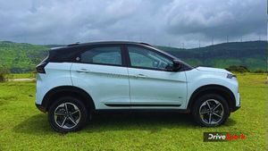 489km रेंज, पैनोरमिक सनरूफ और 6 एयरबैग; ये हैं देश की सबसे सस्ती इलेक्ट्रिक कार, कीमत मात्र 7 लाख से शुरू