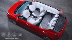 27km माइलेज और 30+ सेफ्टी फीचर्स; ये है देश की सबसे सस्ती 6 Airbags वाली कार, कीमत सिर्फ 5.92 लाख से शुरू