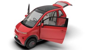 250 Km रेंज, ग्लासरूफ और ट्विन स्क्रीन! आ गई देश की पहली Solar Car, मात्र 3.25 लाख है शुरुआती कीमत