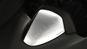 कार में बैठते ही माहौल बनाना है, तो जरूर करें ये 5 काम; एक नंबर चलेगा म्यूजिक सिस्टम!