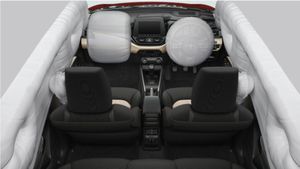 30 KM माइलेज, 6 एयरबैग और 360 डिग्री कैमरा; Baleno को टक्कर देने वाली इस कार की गजब डिमांड, कीमत 7 लाख से शुरू