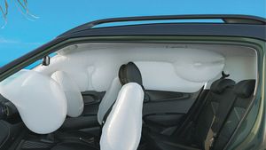 19 Km माइलेज, 6 एयरबैग और सनरूफ! ये हैं देश की सबसे सस्ती पैडल शिफ्टर्स वाली कार; कीमत 8.90 लाख से शुरू