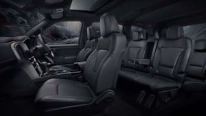 इस देसी SUV ने बढ़ाई Maruti और Hyundai की टेंशन! हाथों हाथ खरीद रहे ग्राहक, बनी बेस्ट सेलिंग कार