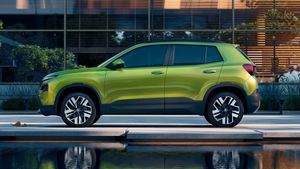 6 एयरबैग और सनरूफ के साथ 20 KMPL माइलेज; मात्र एक लाख देकर घर लाएं ये सस्ती SUV, समझिए EMI का हिसाब-किताब