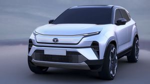 500 KM रेंज, पैनोरमिक सनरूफ और 6 एयरबैग! मार्केट में एंट्री को तैयार है ये Electric SUV