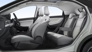 पैनोरमिक सनरूफ, 360 डिग्री कैमरा और 6 एयरबैग; इस इलेक्ट्रिक कार को सस्ते में खरीदने का मौका, मिल रहा बंपर ऑफर