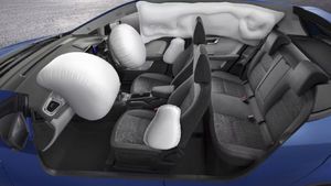 26KM माइलेज, सनरूफ और 360-डिग्री कैमरा; इस कार में मिलता है पेट्रोल-डीजल और CNG ऑप्शन, कीमत 6.65 लाख से शुरू