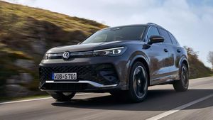 पैनोरमिक सनरूफ और ADAS सेफ्टी; इस अपकमिंग लग्जरी SUV के लिए बुकिंग शुरू, कई प्रीमियम फीचर्स से है लैस 