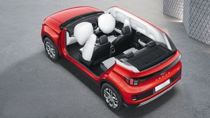 8 लाख के कम वाली इस Hyundai SUV पर आया ग्राहकों का दिल! इसमें है 6 एयरबैग सेफ्टी और सनरूफ फीचर