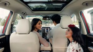 पैनोरमिक सनरूफ, 6 एयरबैग और ADAS सेफ्टी; इस प्रीमियम SUV पर मिल रही 4 लाख की छूट