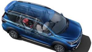 26KM माइलेज, मल्टीपल एयरबैग और 360-डिग्री कैमरा; फैमिली वालो को पसंद आ रही है ये सस्ती 6-सीटर कार, कीमत इतनी